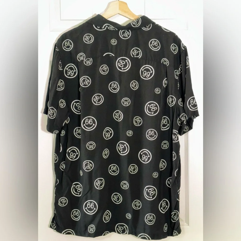Vans Wilde Smiley 66 Print Button Up Shirt Mens Medium Black Viscose Skate Surf - Picture 2 of 4